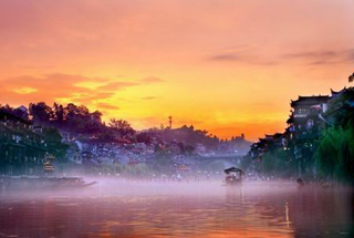 鳳凰古城　誰(shuí)的城？