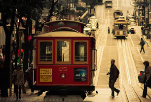 達沃斯為何罕見前呼后擁？