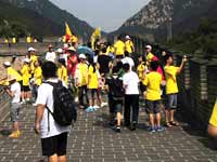 2013年"中國(guó)尋根之旅"夏令營(yíng)營(yíng)員參觀居庸關(guān)長(zhǎng)城