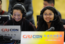 她們，因為兩會工作忙碌著美麗著