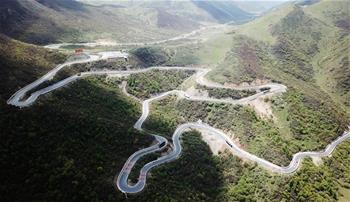 分水嶺上&ldquo;山路十八彎&rdquo;