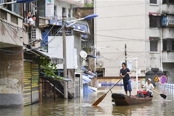 洪水來時(shí)，那暖心的民間救援