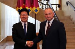 摩爾多瓦總統(tǒng)多東、總理菲利普會見張春賢