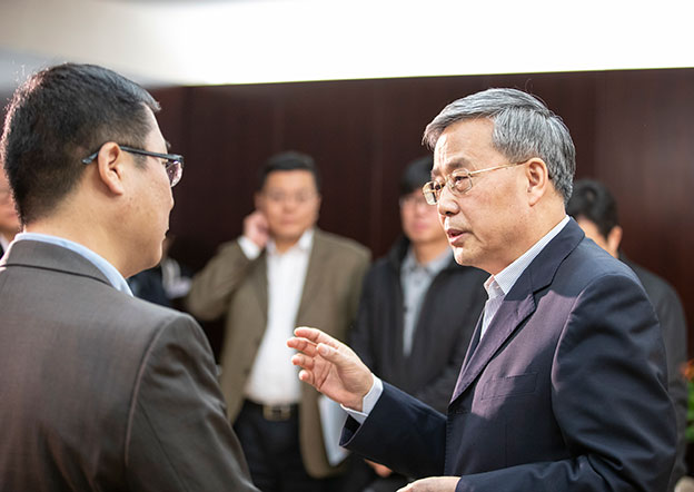 讓銀行業(yè)金融機構(gòu)愿意做、能夠做、也會做民營企業(yè)業(yè)務(wù)