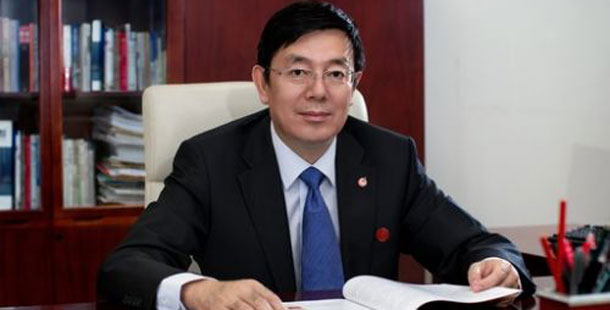 中航飛機董事長、分黨組書記方玉峰&mdash;&mdash;中航飛機要想同國際航空產(chǎn)業(yè)強者過招，必須與市場全面接軌，逐步褪去傳統(tǒng)國有企業(yè)的&ldquo;光環(huán)&rdquo;。這就要求我們?nèi)ν七M(jìn)企業(yè)改革，利用上市平臺，建立先進(jìn)的法人治理結(jié)構(gòu)，建立高效的、敏捷反應(yīng)的價值創(chuàng)造主體。