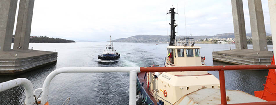 &ldquo;雪龍&rdquo;號?？堪拇罄麃喕舭吞馗垩a(bǔ)給(高清)