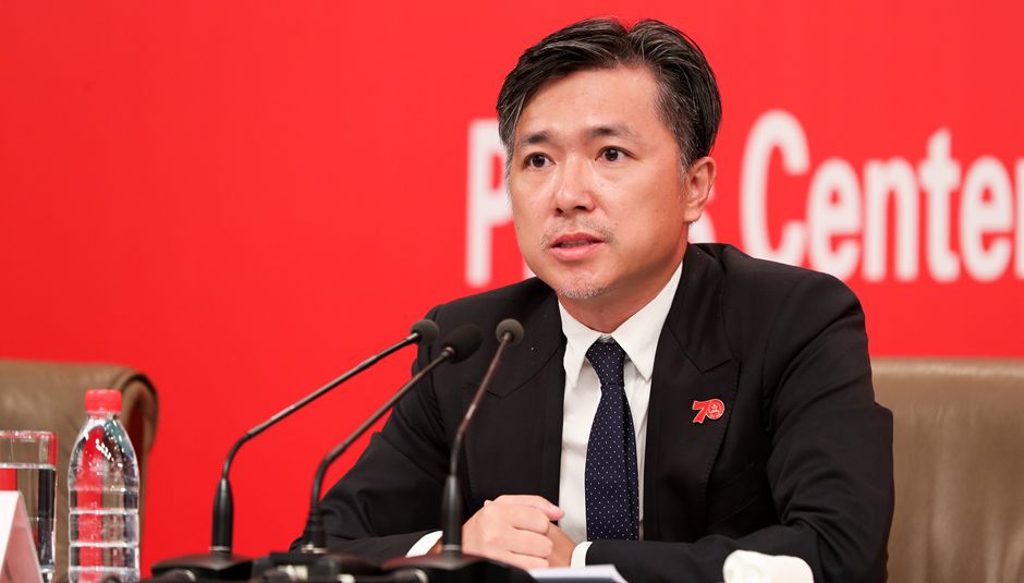 群眾游行總導(dǎo)演、北京師范大學(xué)藝術(shù)與傳媒學(xué)院副院長(zhǎng)肖向榮介紹情況