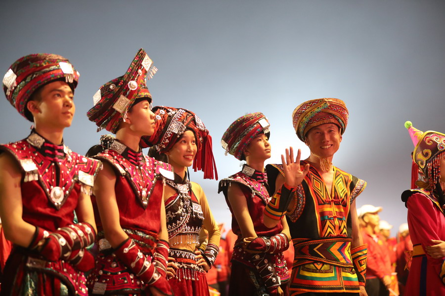 好兒好女好家園，齊心奔小康，共圓中國夢