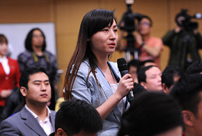 東方衛(wèi)視記者提問(wèn)