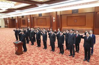 國務(wù)院部長、委員會主任、中國人民銀行行長、審計長進(jìn)行憲法宣誓