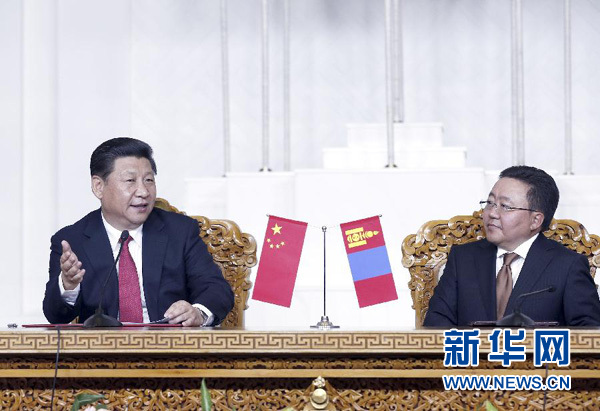 8月21日，國家主席習(xí)近平在烏蘭巴托同蒙古國總統(tǒng)額勒貝格道爾吉舉行會(huì)談。會(huì)談后，兩國元首共同會(huì)見記者。 新華社記者 鞠鵬 攝