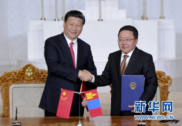 8月21日，國家主席習(xí)近平在烏蘭巴托同蒙古國總統(tǒng)額勒貝格道爾吉舉行會(huì)談。會(huì)談后，兩國元首共同簽署并發(fā)表《中華人民共和國和蒙古國關(guān)于建立和發(fā)展全面戰(zhàn)略伙伴關(guān)系的聯(lián)合宣言》。新華社記者 張鐸 攝