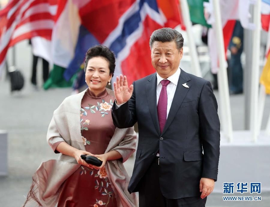 7月7日，二十國集團領(lǐng)導(dǎo)人第十二次峰會在德國漢堡舉行。國家主席習(xí)近平出席并發(fā)表題為《堅持開放包容　推動聯(lián)動增長》的重要講話。這是習(xí)近平和夫人彭麗媛出席漢堡峰會舉行的音樂會。新華社記者 劉衛(wèi)兵 攝 