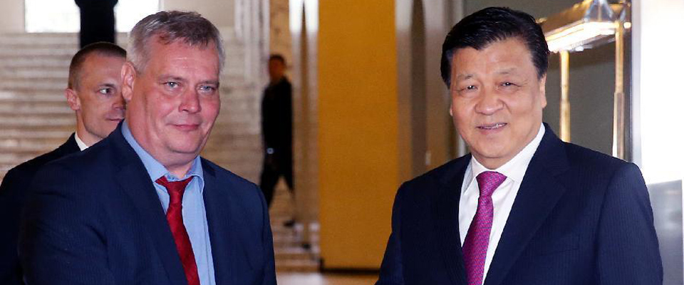 劉云山會見芬蘭社民黨主席、財政部長林內(nèi)