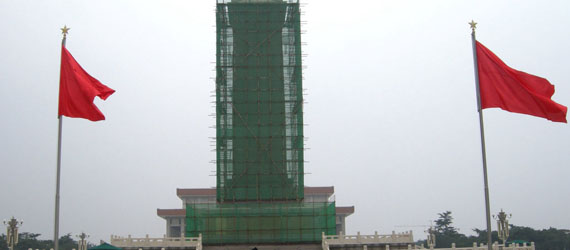 天安門(mén)人民英雄紀(jì)念碑&ldquo;洗臉&rdquo;迎國(guó)慶