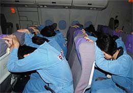 系好安全帶，記住安全門