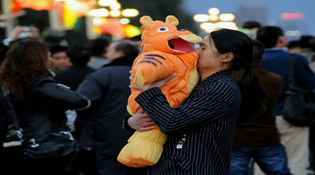 提前供暖誰(shuí)說(shuō)了算?天氣無(wú)常 公共服務(wù)要暖心！