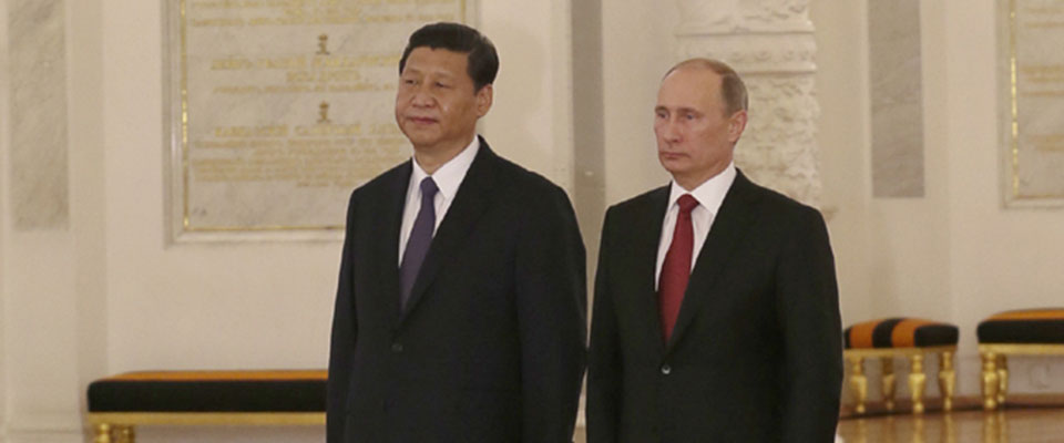 2013年3月，習(xí)近平出席普京舉行的歡迎儀式